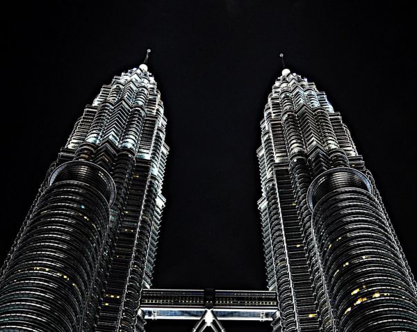 Kuala Lumpur Petronas Towers at night